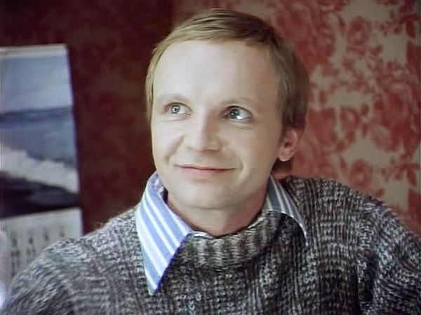 1. Какая традиция была у Жени Лукашина и его друзей под Новый год?