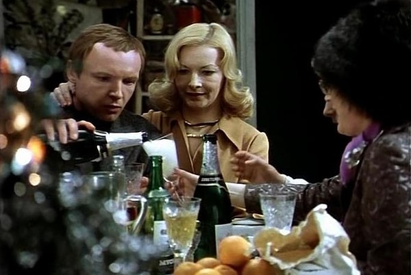 6. Продолжите знаменитую фразу: "Нашлись добрые люди,..