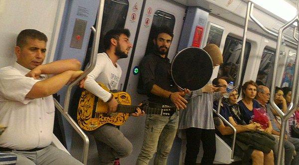 'Yolculuları rahatsız etmemek koşuluyla metroda müzik yapmak serbest.'