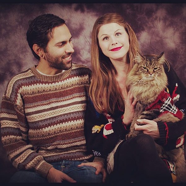 2. Кажется, не все присутствующие на этой фотографии удовлетворены происходящим...