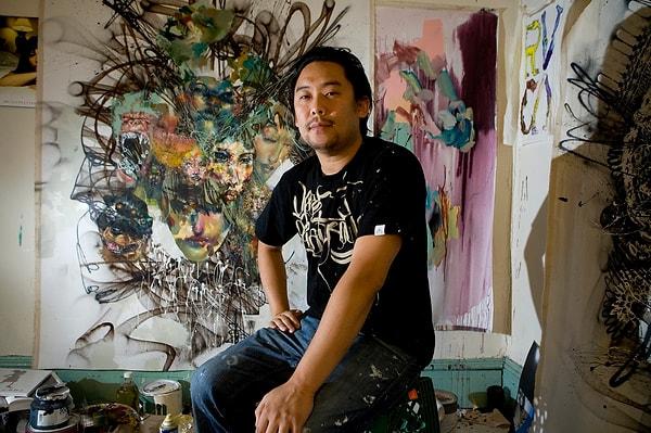 6. 2005 yılında Facebook, graffiti sanatçısı David Choe’yi ofislerini boyaması için tuttu. Choe ödemesini nakit yerine hisse olarak almayı tercih etti.