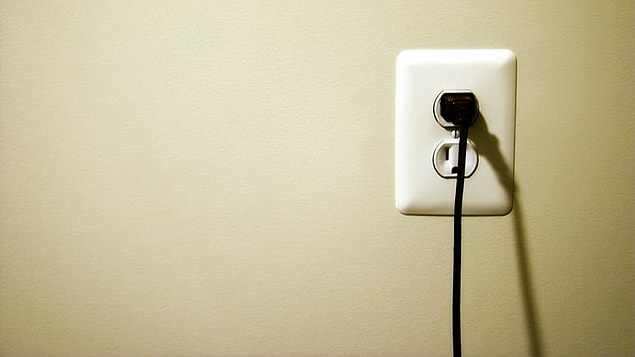 EMO'ya göre, yeni elektrik tarifelerine göre meskenler, elektriği yüzde 8.8 zamlı kullanacaklar.
