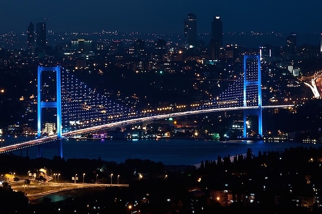 Yeni tarifeye göre boğaz köprülerinde otomobil geçiş ücreti ise 8,75 liraya, otoyollarda otomobil için en düşük geçiş ücreti 2,5 liraya ve en yüksek geçiş ücreti ise 25 liraya yükseldi.