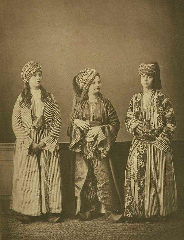 Kürt, Ermeni ve Türk kızçelerinin yerel kıyafetleri.