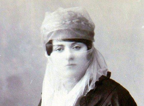 Zarafetin ve Şıklığın Beden Bulmuş Hâli: Osmanlı Devri Bayanlarının Giysi Stillerine Hayran Olacaksınız