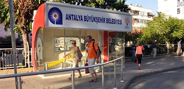 Duraklar sadece kış aylarında değil yazın nemli ve sıcak geçtiği bölgelerde de vatandaşlara nefes aldırıyor.