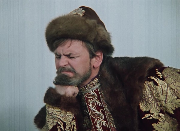 6. Включив магнитофон, царь Иван Грозный познакомился с творчеством...