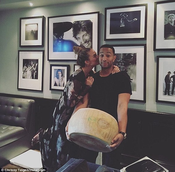 2. Крисси Тейген - головка сыра