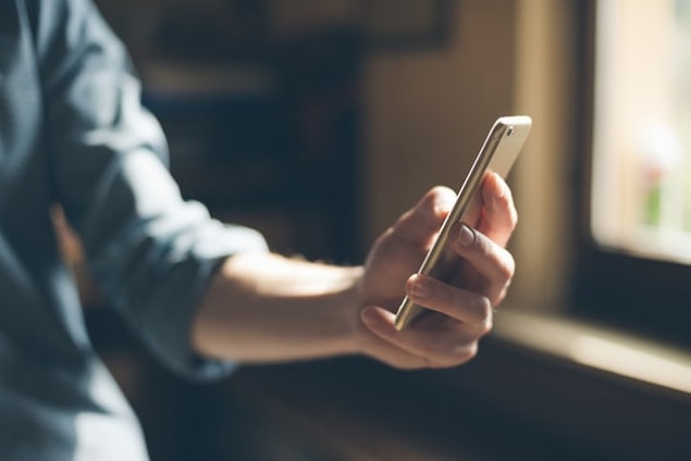 3. Angela çocuğunun velayetini almak için eski kocası hakkında delil toplamak istedi. Sahte bir Facebook hesabı üzerinden kocasıyla konuşmaya başladı. Kocası hapse girdikten 4 gün sonra: "Aslında eski karımla konuştuğumun farkındaydım"