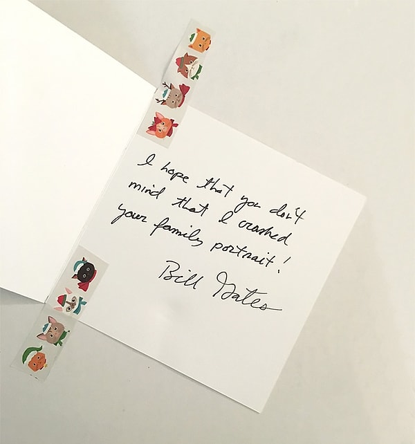 «Я обменивалась подарками на Reddit уже много лет. Мне нравятся эти глупые маленькие подарочки», - пишет она на Reddit.