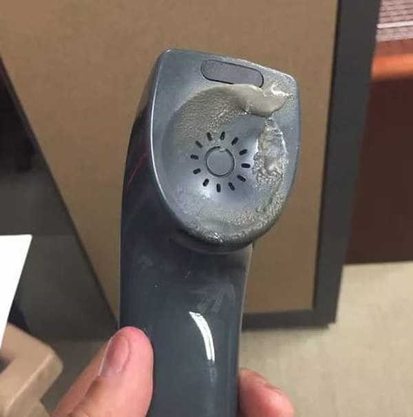 14. Да уж, на телефонной трубке тоже могут быть следы макияжа...