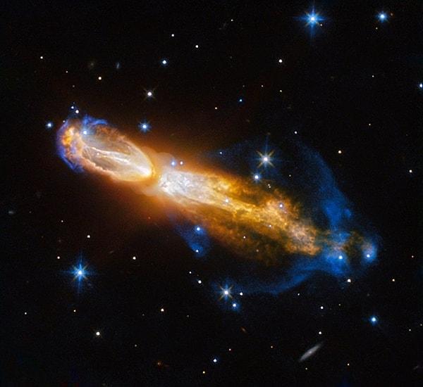 7. Calabash Nebulası Hubble Uzay Teleskopu ile görüntülendi. Nadir bir yıldız ölümü sahnesi.