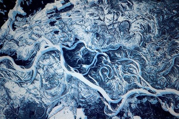 9. Ukrayna'daki Dnieper Nehri şubat ayında karlar içinde kalmış