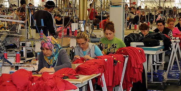 Rapora göre ücret eşitsizliğinde de 98. sıradayız ve kadınlar erkeklerin sadece yüzde 62’si kadar kazanıyor.