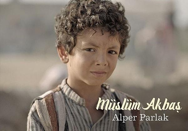 Filmde Müslüm Akbaş'ın, yani tanıdığımız ismiyle Müslüm Gürses’in çocukluğunu Alper Parlak canlandırıyor.