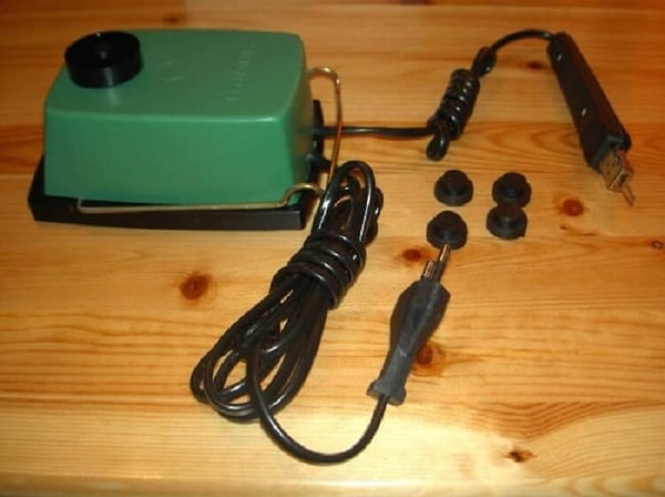 2. Паяльный аппарат. С его помощью можно было почувствовать себя и "взрослым", и творческим, и вообще всемогущим!