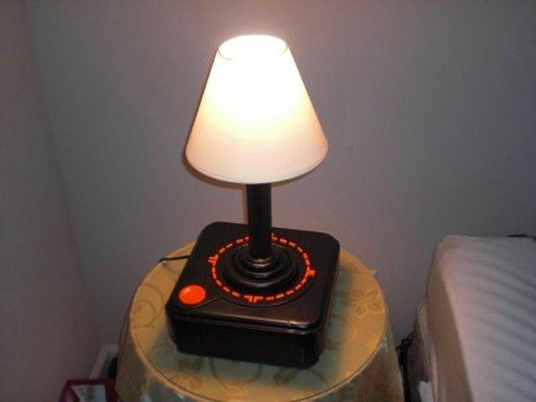9. Yine Atari 2600'den yapılmış harika bir gece lambası daha.