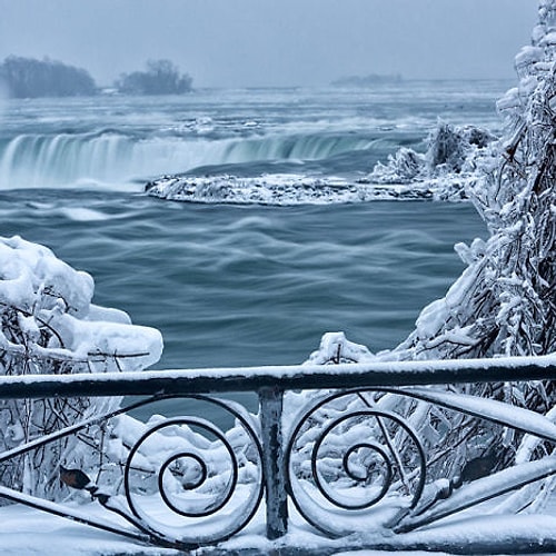 Doga Yine Buyuluyor Nefesleri Kesecek Guzellikte Niagara Selalesi Nin Donmus Halinden 23 Kare Onedio Com