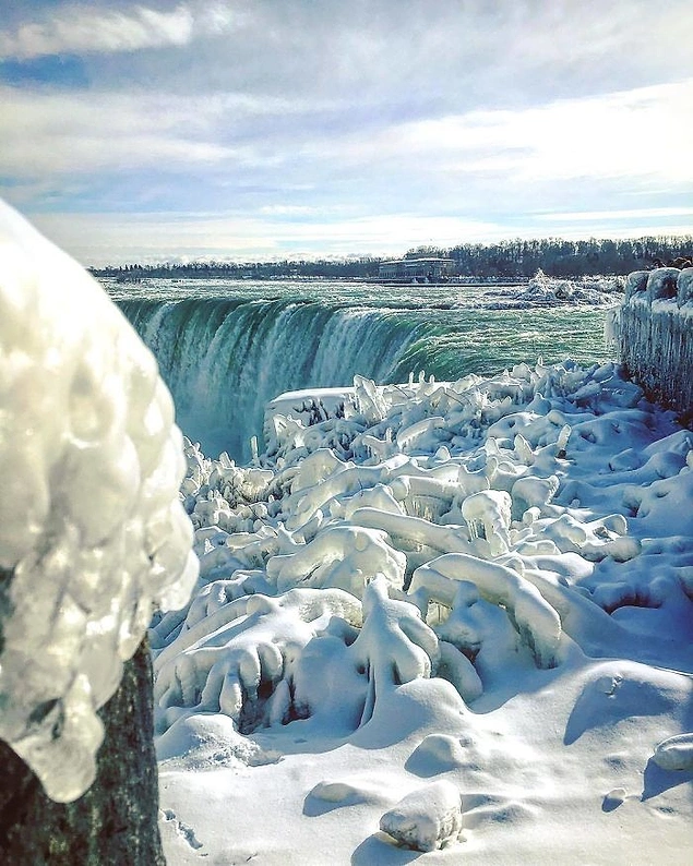 Doga Yine Buyuluyor Nefesleri Kesecek Guzellikte Niagara Selalesi Nin Donmus Halinden 23 Kare Onedio Com