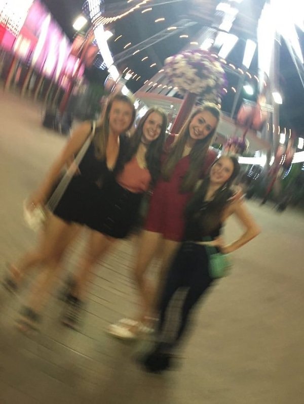 2. Простите, а фотограф точно был трезв?