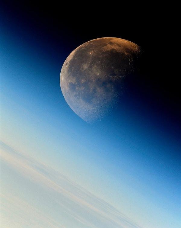 33. Rus kozmonot Sergey Ryazanksiy Ay'ın batımını yakaladı.