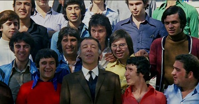 Ve Hababam Sınıfı ile birlikte hepimizin 'Mahmut Hoca'sıydı. Bir kuşağa öğretmen olmayı sevdirdi.