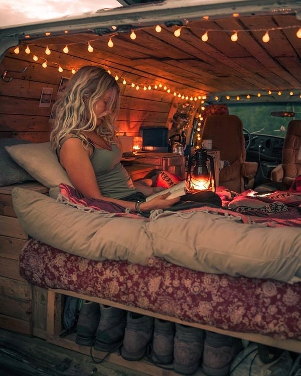 23. Насладиться любимой книгой.