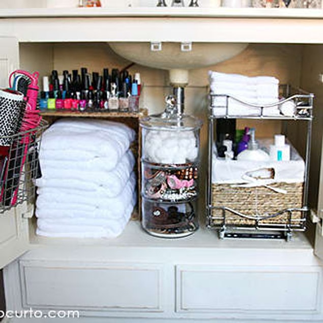 6. Banyo dolabınızın içini düzenleyin. Her açtığınızda ruhunuz sıkılmasın.