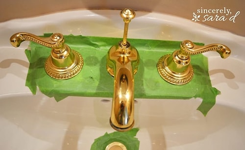 Daha modern bir görünüm kazandırmak için banyo musluklarını boyayın. 😌