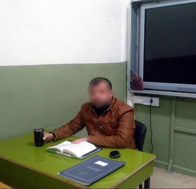 Üç çocuk babası A.B'nin evi Hizbullah bayrakları ile dolu.