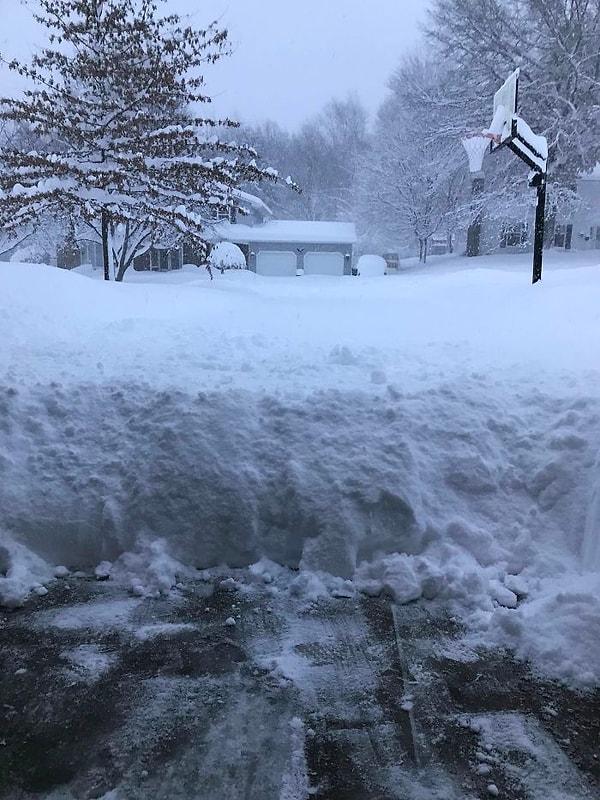 19. "Erie, Pensilvanya'da yaşıyoruz. 30 saatte 135 cm kar yağdı."