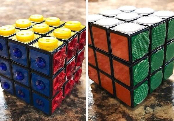 2. Görme engelliler için Rubiks kübü.