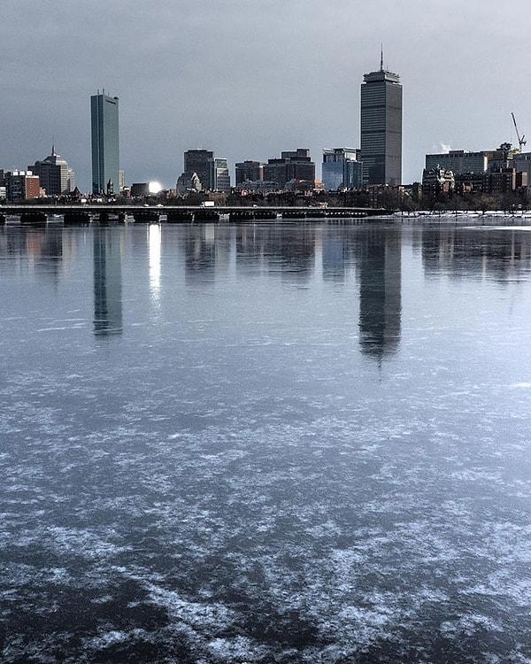 21. "Buz üstünde Boston."