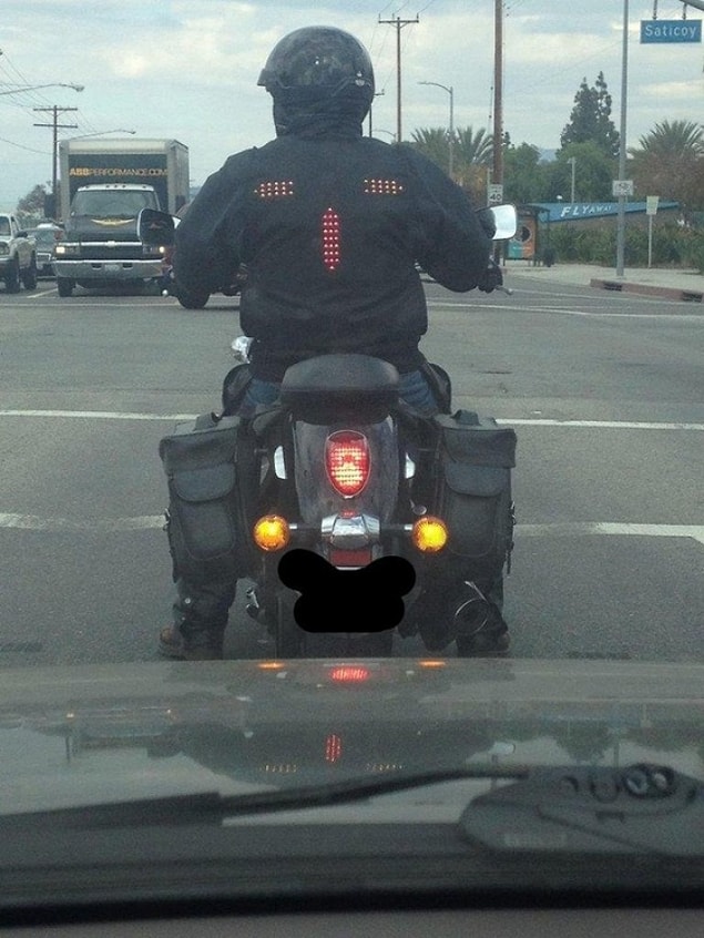 4. Motorsiklet kullanıcılarının hayatını kurtaracak, sinyalizasyonlu ceket.