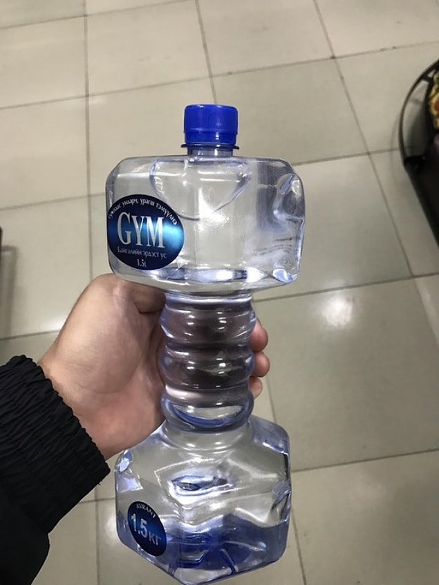 12. Suyunu içerken kas çalışmak isteyenlere, spor tutkunluklarına dumbell şeklinde şişe.