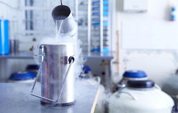 5. Что будет с жидким азотом, если вылить его в контейнер комнатной температуры?