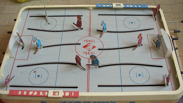 12. Настольный хоккей, о котором мечтали все мальчишки