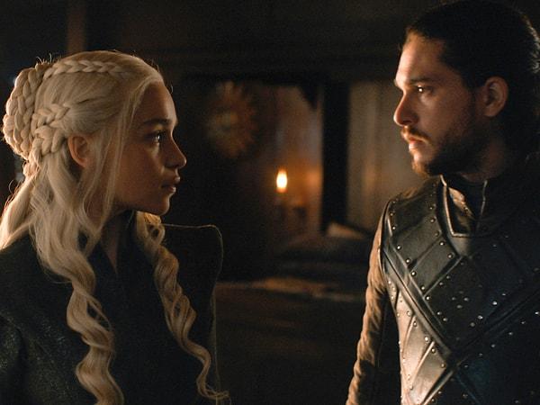 Bilmeyenler için bir not düşelim: Westeros'un en yeni ve ateşli çifti Daenerys ve Jon Snow.