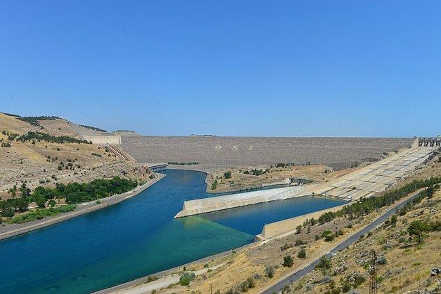 Türkiye’nin en büyük tarımsal sulama kaynağı Atatürk barajında da düşüş var