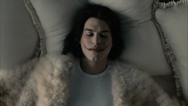 10. Кто написал "Человек, который смеется"?