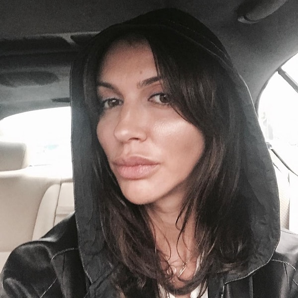 2. На просьбы экипажа пристегнуться самой и пристегнуть ребенка «майор ФСБ» (именно так называла себя Казьмина при споре с бортпроводниками) не отреагировала.