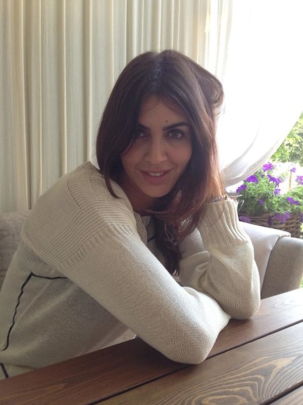 8. Известно, что теперь Алиса Казьмина добивается того, чтобы ненавистную ей бортпроводницу, осмелившуюся перечить «майору ФСБ», уволили.