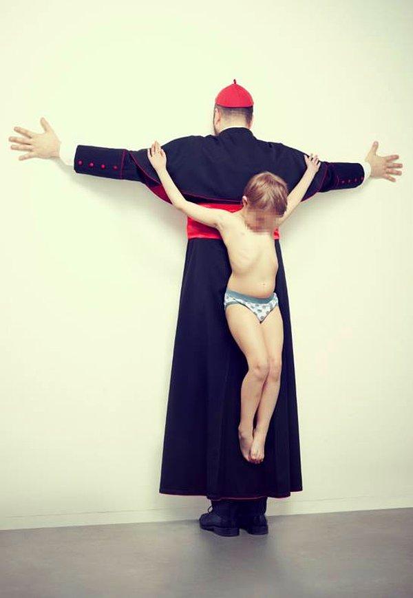 1.Erik Ravelo bu fotoğrafta, Katolik Kilisesi'ndeki pedofili vakalarını anlatıyor.