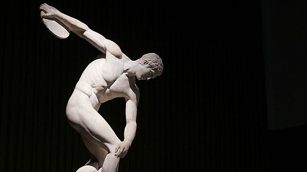 7. Автором знаменитого "Дискобола" является скульптор: