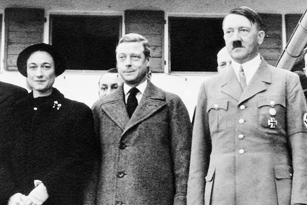 2. Simpsonlar ve Adolf Hitler