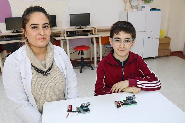 13 yaşındaki Metehan Selvi okuduğu haberlerden etkilenip konu üzerine araştırmalar yaptıktan sonra düşüncelerini Bilişim Teknolojileri öğretmeni Büşra Karabacak'a anlattı