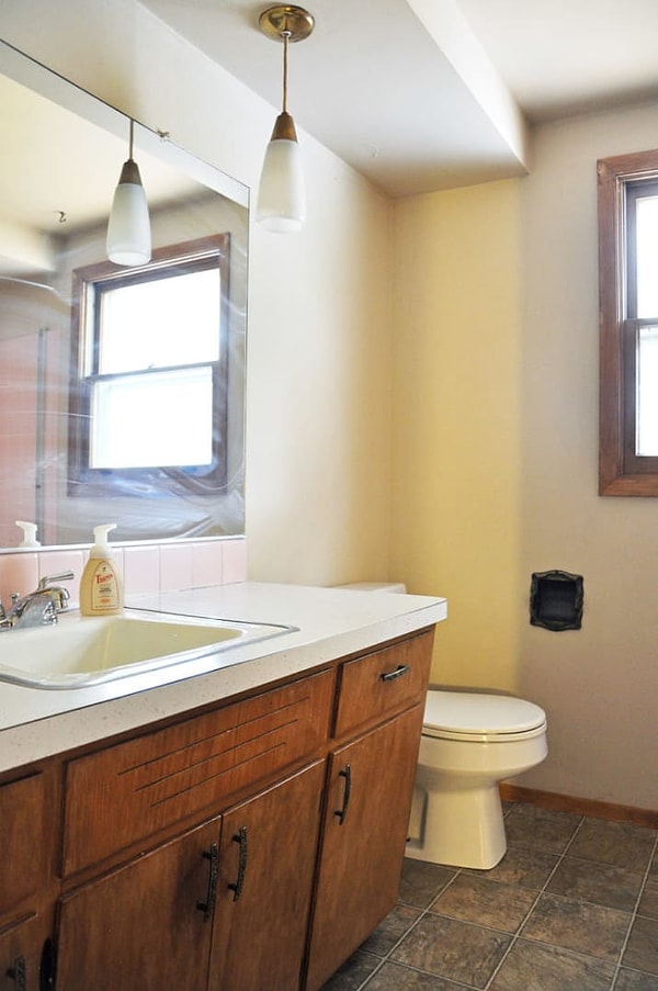 11. Обрамите деревом зеркало в ванной  😎