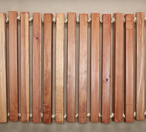 12. Вместо старого коврика начните использовать такой деревянный коврик