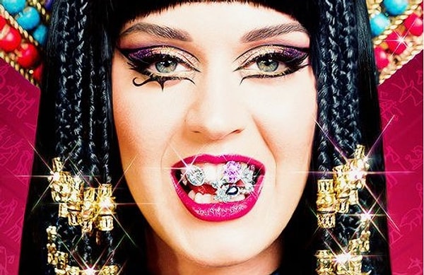 10. Кэти Перри - чистка зубов