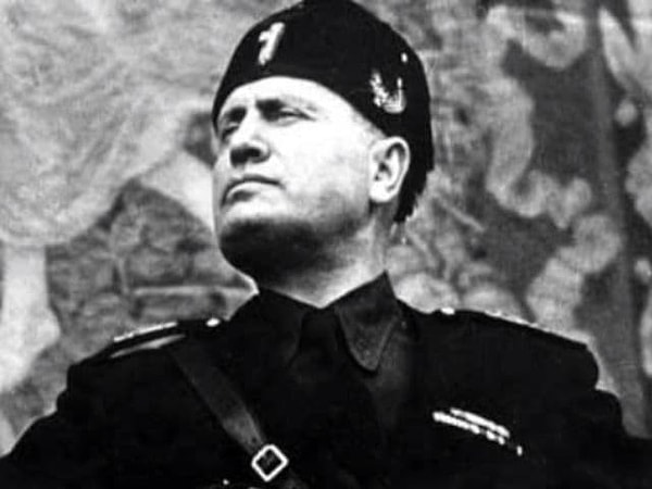 7. Какой идеологии придерживался итальянский диктатор Муссолини?